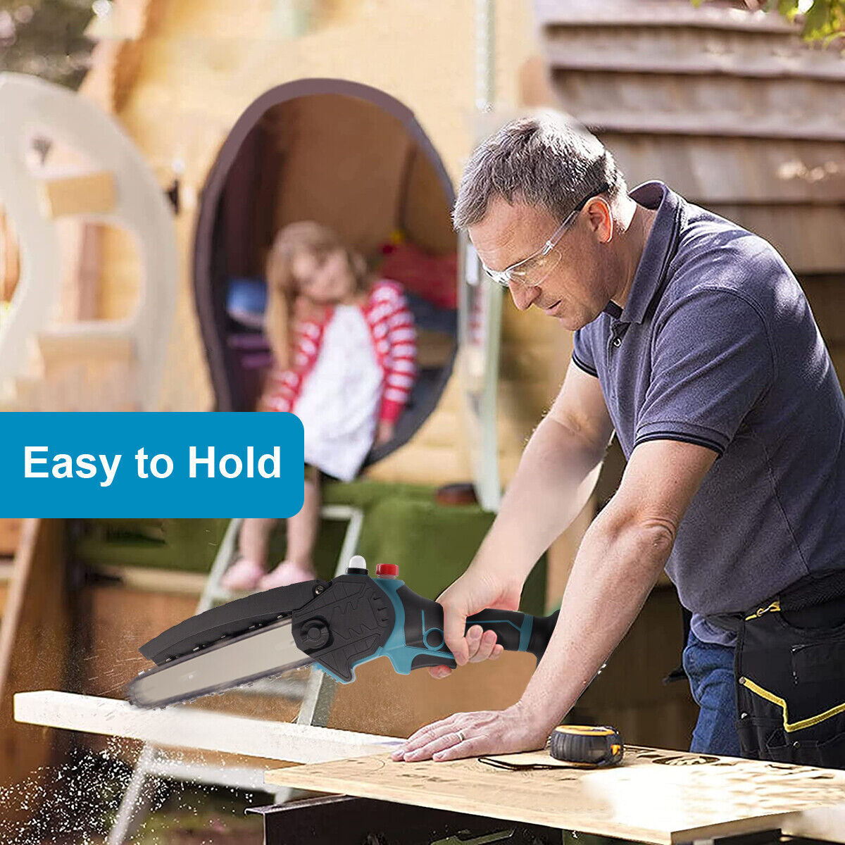 Using the mini chainsaw one-handed