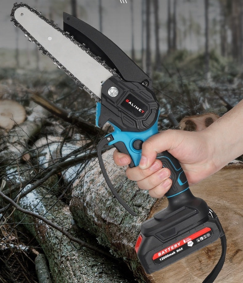 Using the mini chainsaw one-handed